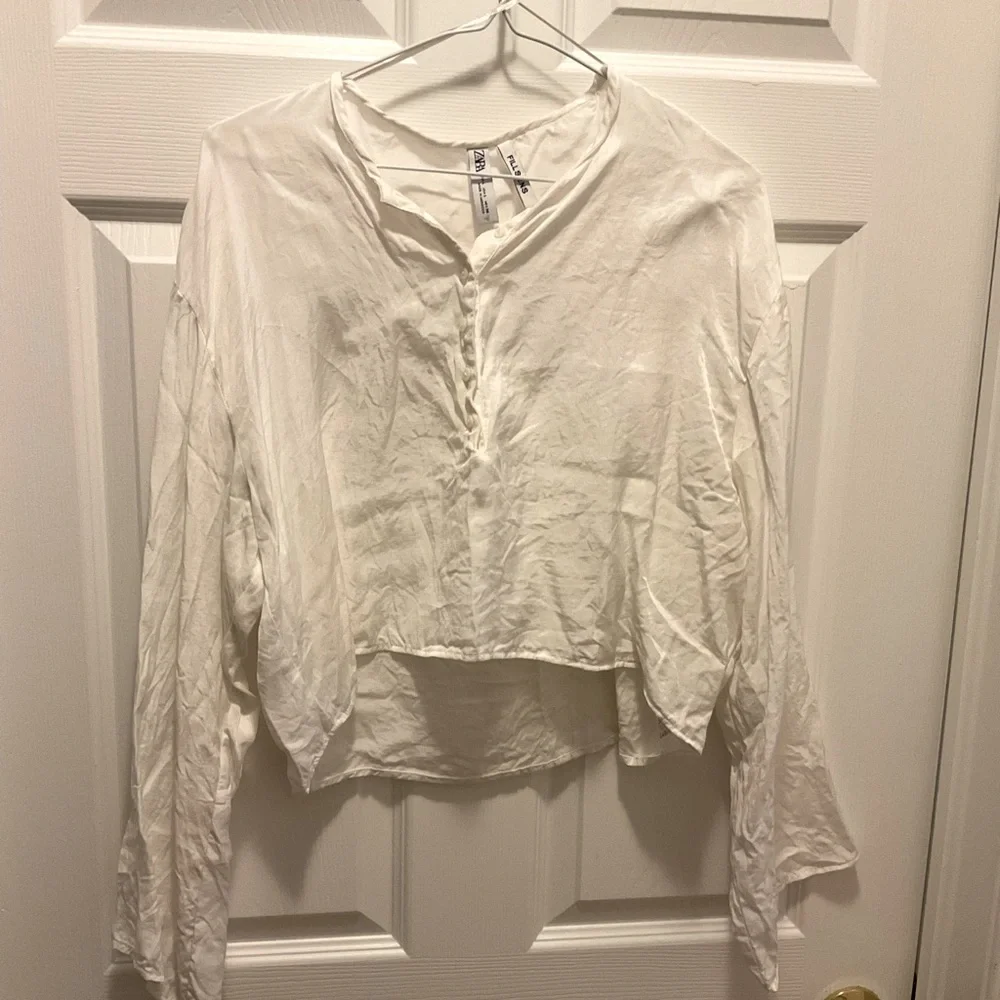 Zara Crop Button Up Fillsens shirt - Picture 1 of 3